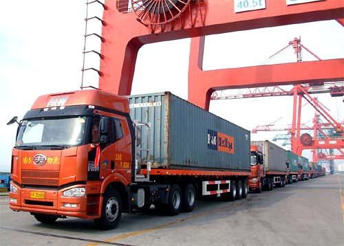 真正零排放 扬州10辆lng集装箱卡车投用(图文)·中国道路运输网